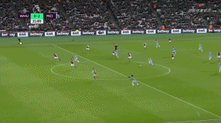 记者：孔蒂和那不勒斯的关系依然紧张，后者已经接触莫塔