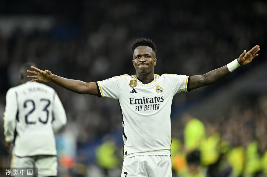 好起来了！杨瀚森造兰代尔失误后笑容满面