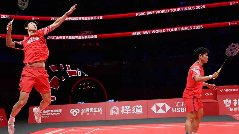 德媒：由于手指受伤，诺伊尔近两场都佩戴特制的四指手套参赛